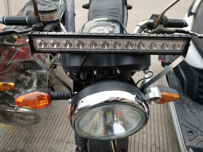 LED长条灯可以装在摩托车上吗？