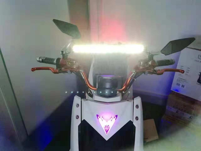 LED长条灯可以装在摩托车上吗？